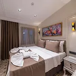 Pera Luna Premium Hotel *