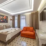 Hotel Pera Luna Premium *