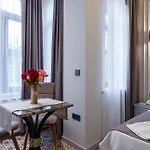 Pera Luna Premium Hotel