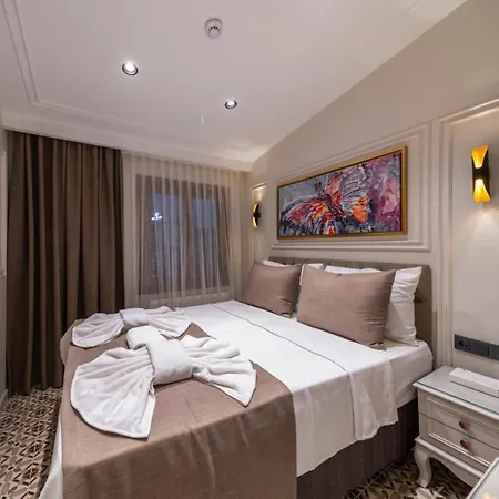 Pera Luna Premium Hotell *