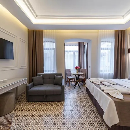 Pera Luna Premium Hotel
