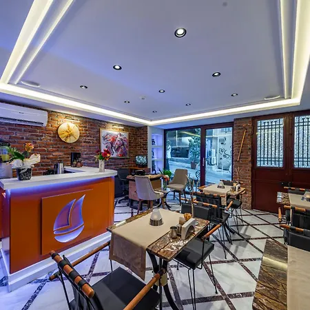 Pera Luna Premium Otel *