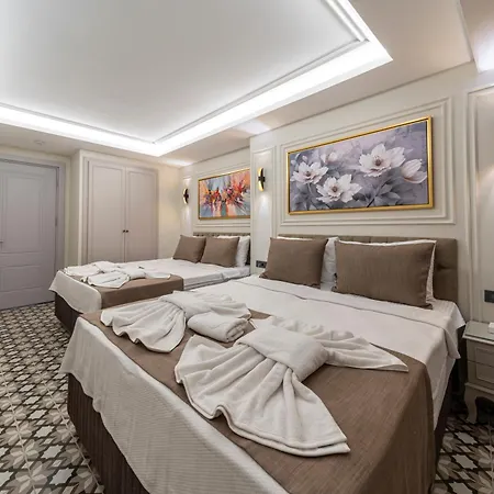 Pera Luna Premium Otel *