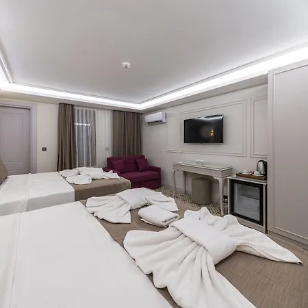 Pera Luna Premium Hotell *