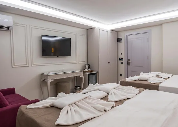 Hotel Pera Luna Premium *