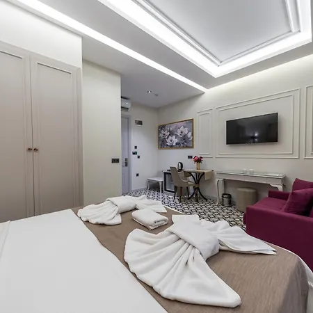Pera Luna Premium Otel *